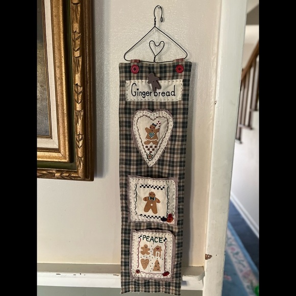 Vintage 1970’s Gingerbread Man Christmas Card Peppermint Heart Design Holder - Picture 1 of 8